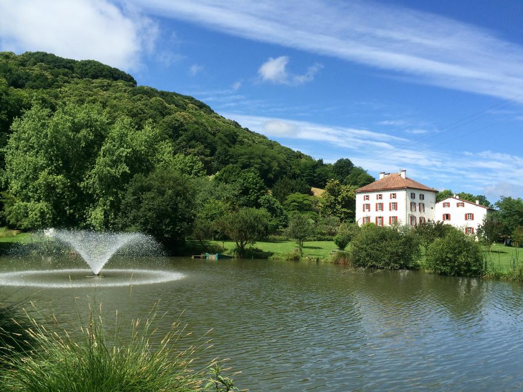 Domaine De Silencenia Bed & Breakfast Louhossoa Exterior photo